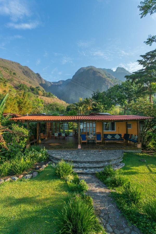 Lake Front Retreat At Los Elementos Santa Cruz La Laguna Bagian luar foto
