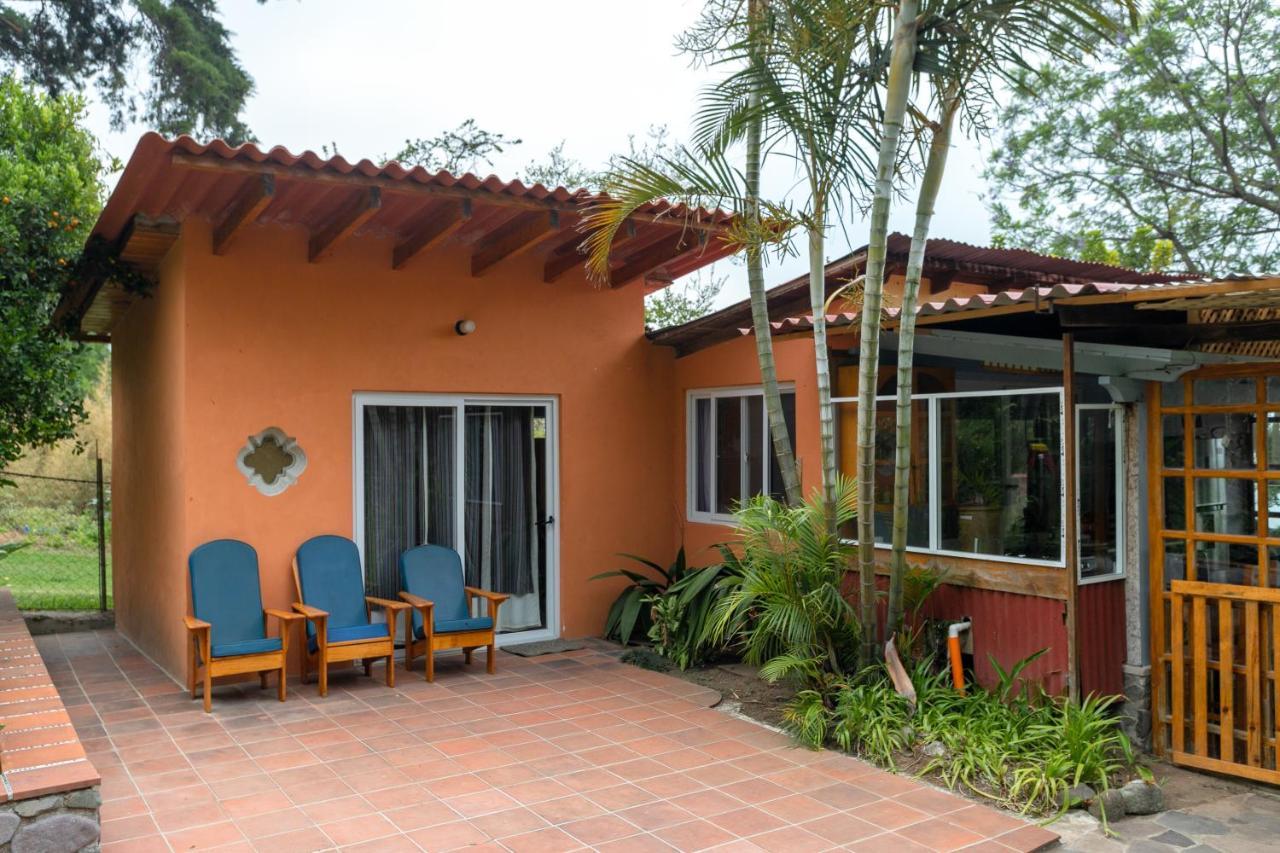 Lake Front Retreat At Los Elementos Santa Cruz La Laguna Bagian luar foto