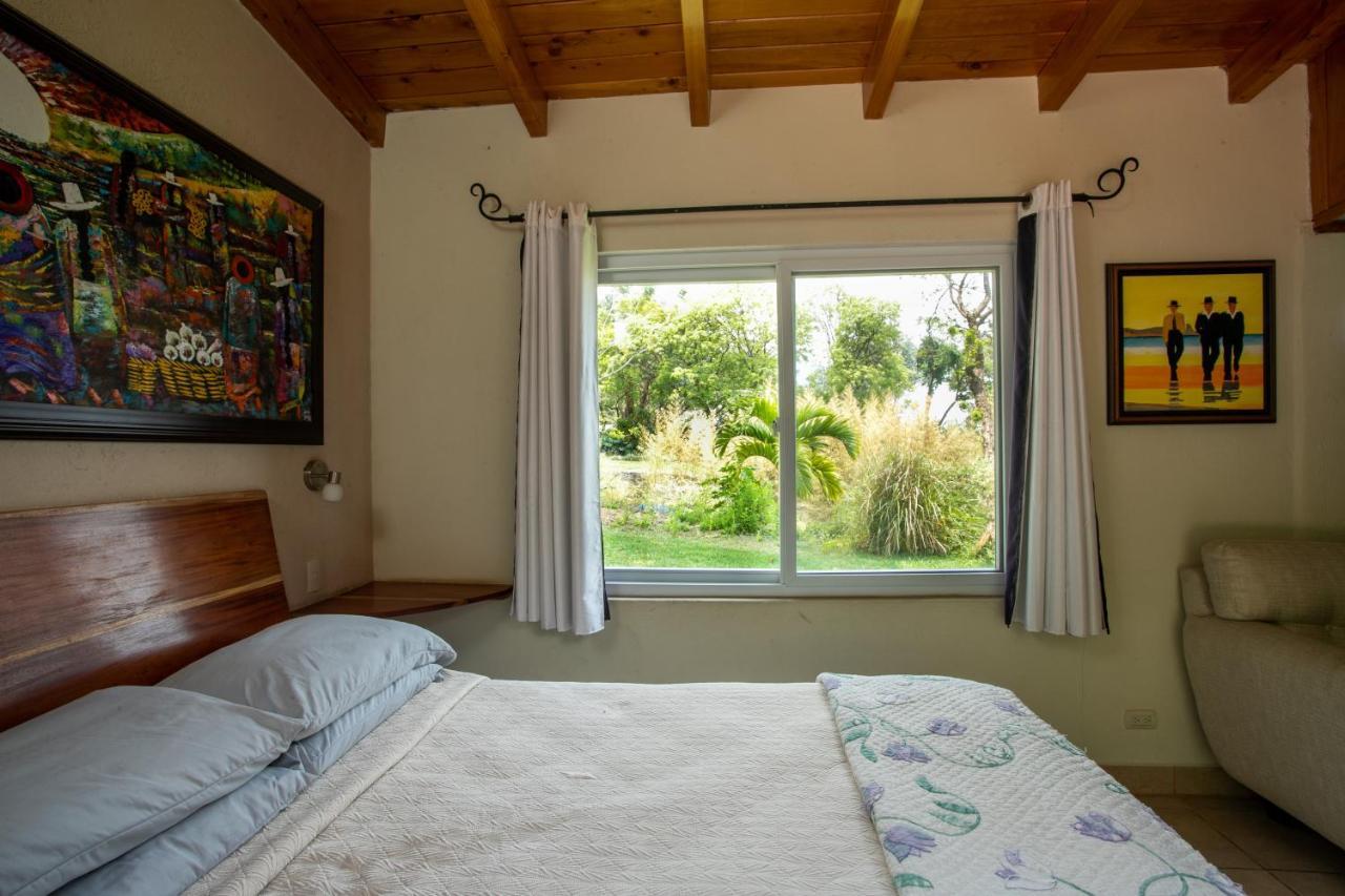 Lake Front Retreat At Los Elementos Santa Cruz La Laguna Bagian luar foto