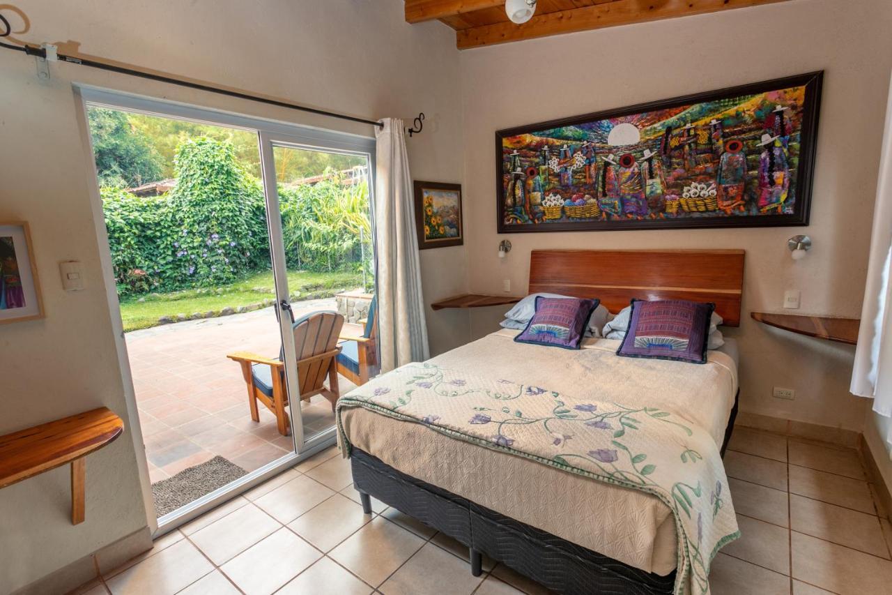 Lake Front Retreat At Los Elementos Santa Cruz La Laguna Bagian luar foto
