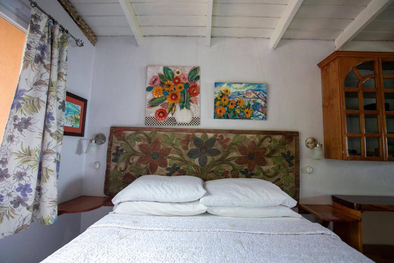 Lake Front Retreat At Los Elementos Santa Cruz La Laguna Bagian luar foto