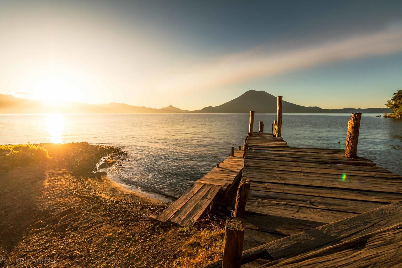 Lake Front Retreat At Los Elementos Santa Cruz La Laguna Bagian luar foto