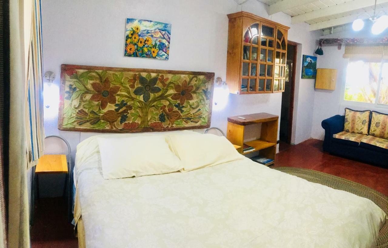 Lake Front Retreat At Los Elementos Santa Cruz La Laguna Bagian luar foto